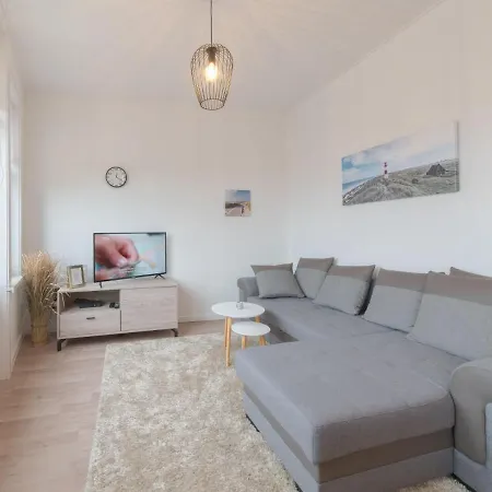 Carnac Station Sunny And Bright App By Interhome דה האן